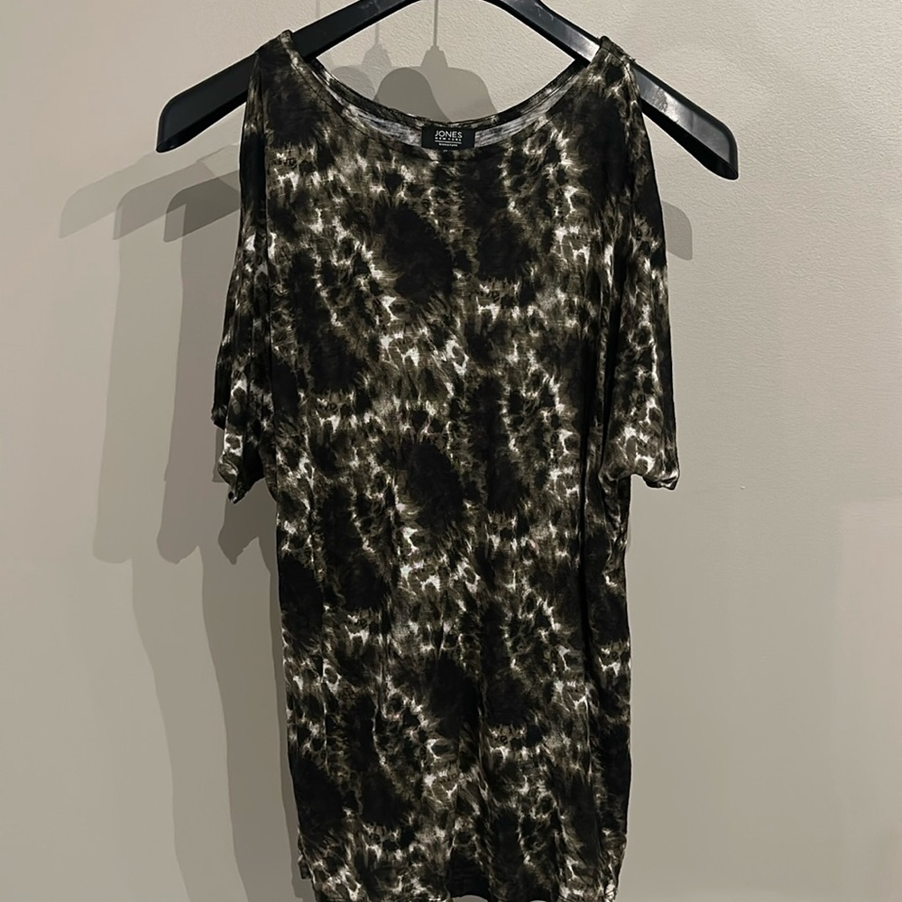 Jones New York cold shoulder blouse